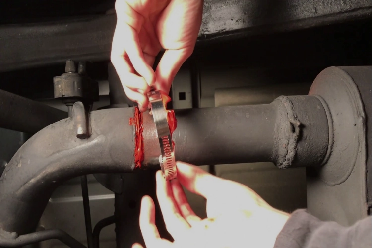 what causes exhaust manifold to glow red