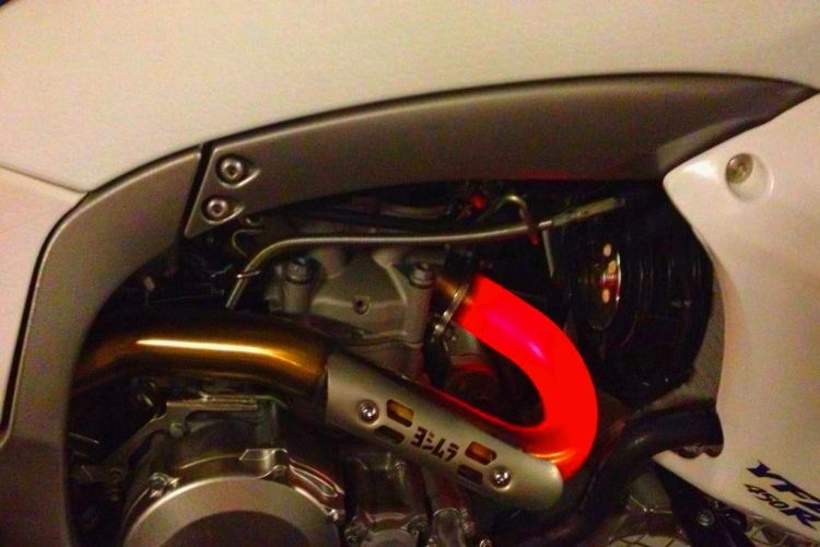 what causes exhaust manifold to glow red